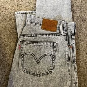 LEVIS! Women’s Light Grey/Acid Washed Jeans